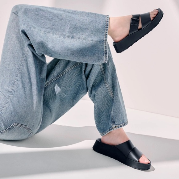 BIRKENSTOCK
Almina /women
Leather - Black size 41US 10-10.5 gently used - Picture 7 of 15